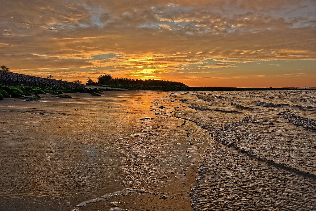 Sonnenaufgang in den Wellen